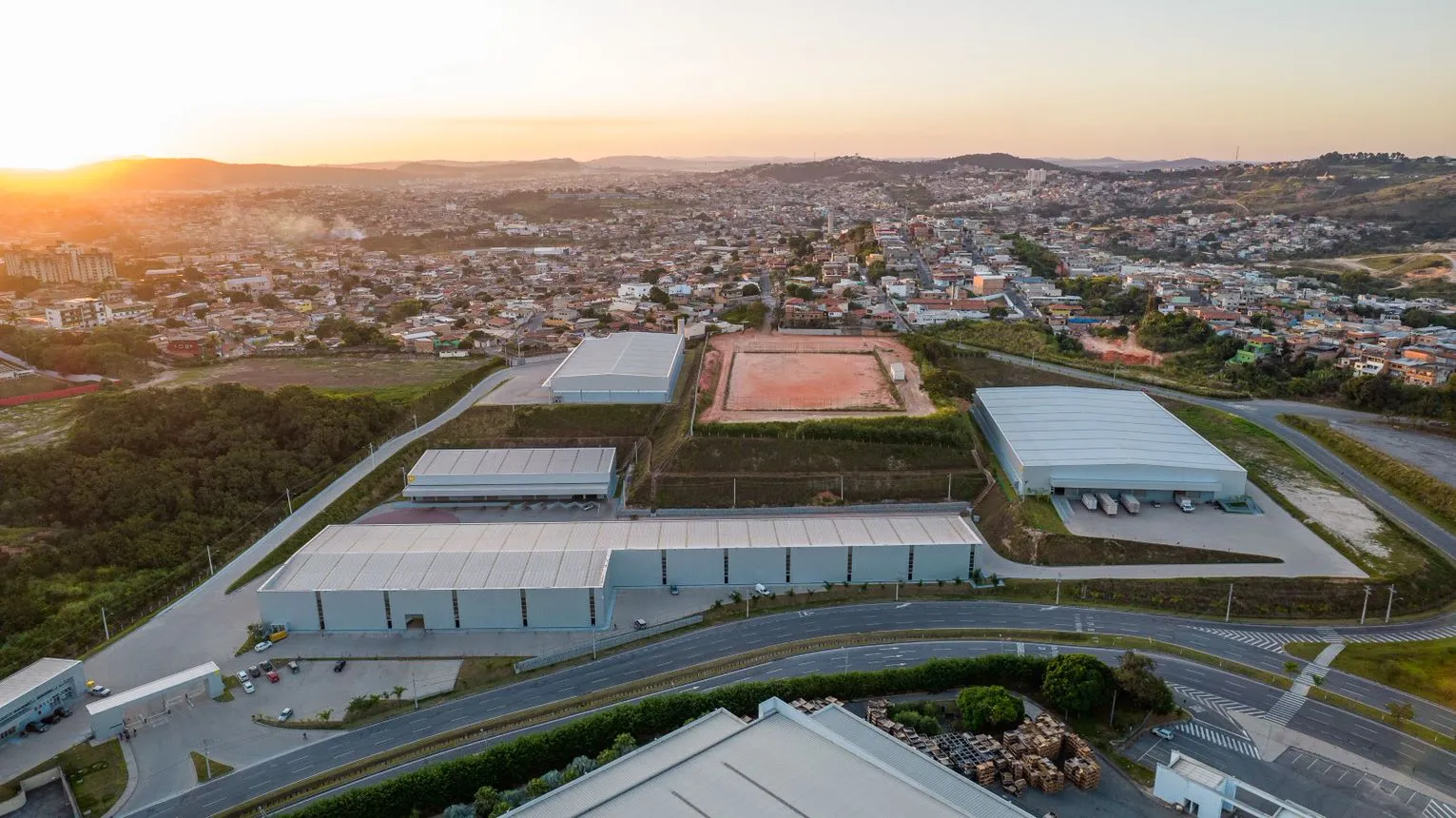 Apresentar os galpões MONDOVI Flex